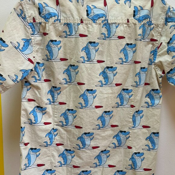 Super Massive Men's Shark Surfer Button-Up Size Small - Picture 2 of 3
